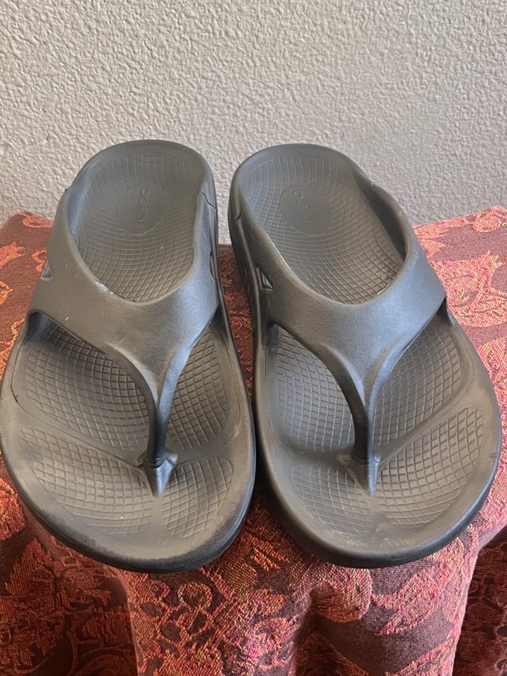 OOFOS Black Foam Recovery Sandals size 9Men / 11 women